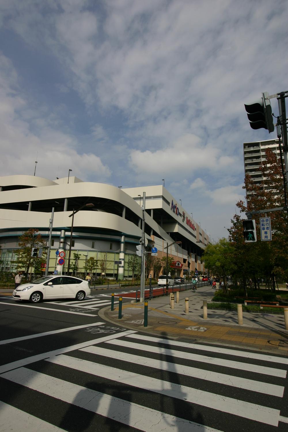 Shopping centre. 797m until the Mighty Suk Sir Ario Nishiarai