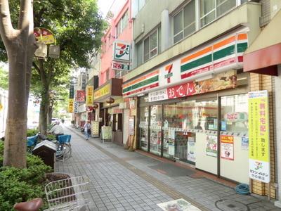 Convenience store. Seven-Eleven (convenience store) to 350m