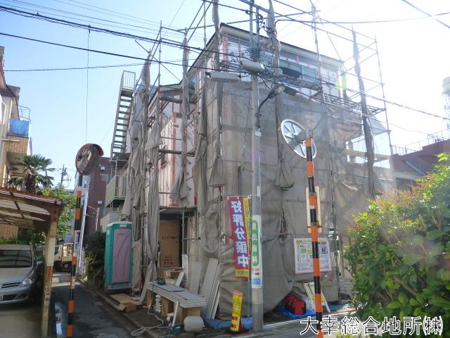 Local photos, including front road. Local (11 May 2013) Shooting