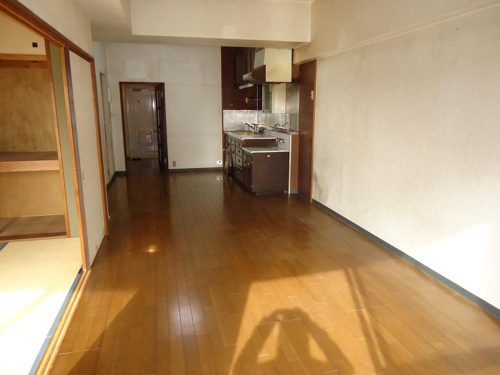 Living. Indoor (01 May 2014) Shooting