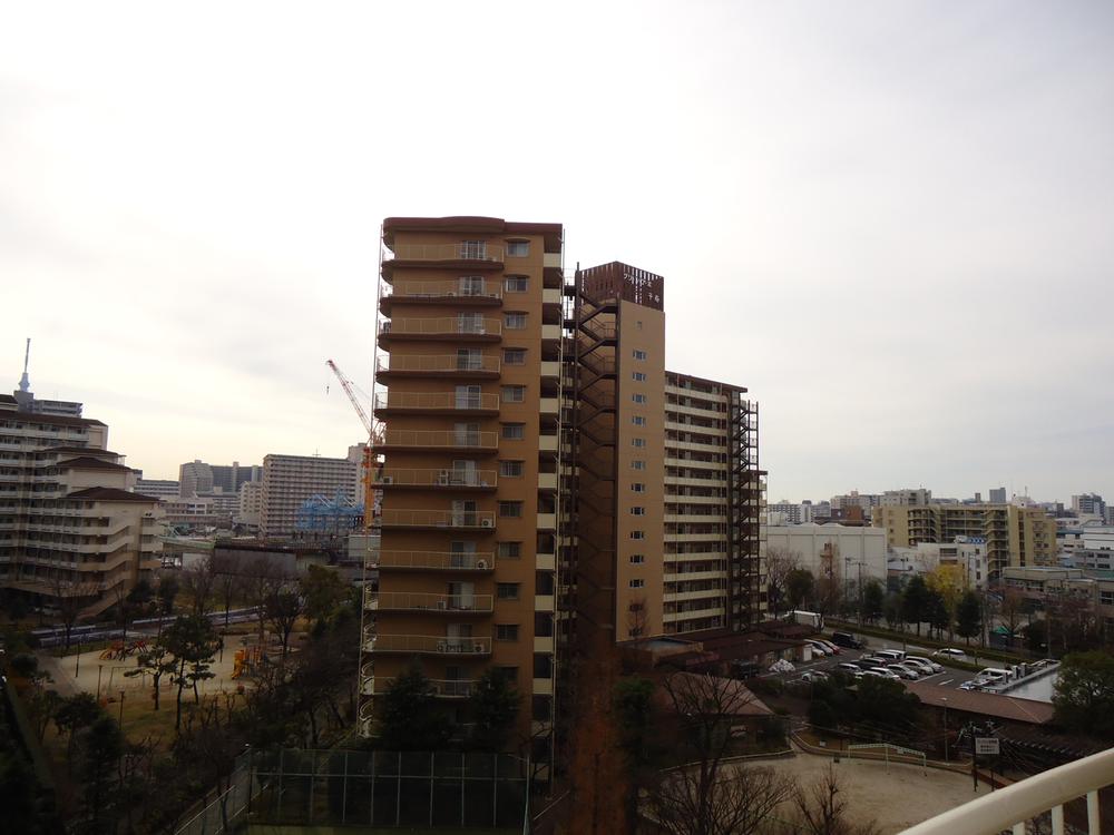 View photos from the dwelling unit. View from local (01 May 2014) Shooting