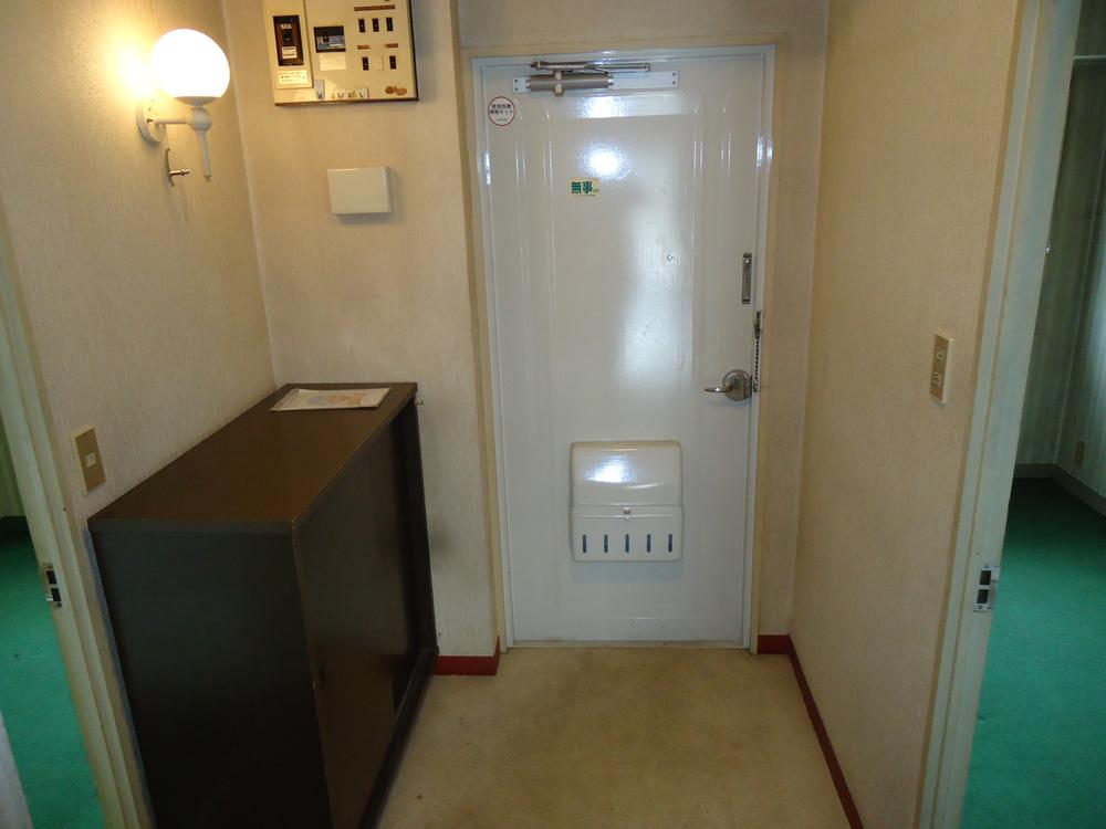 Entrance. Indoor (01 May 2014) Shooting