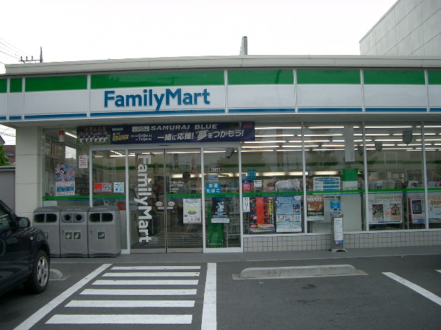 Convenience store. FamilyMart Gapyeong 30m to chome store (convenience store)