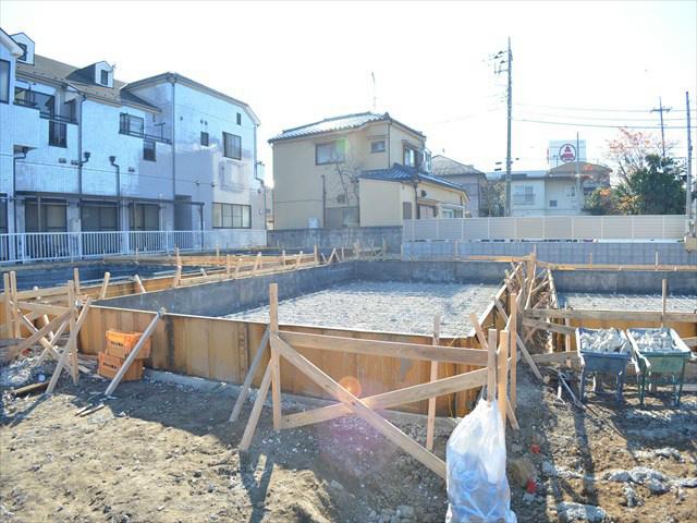 Local appearance photo. Car space two Allowed