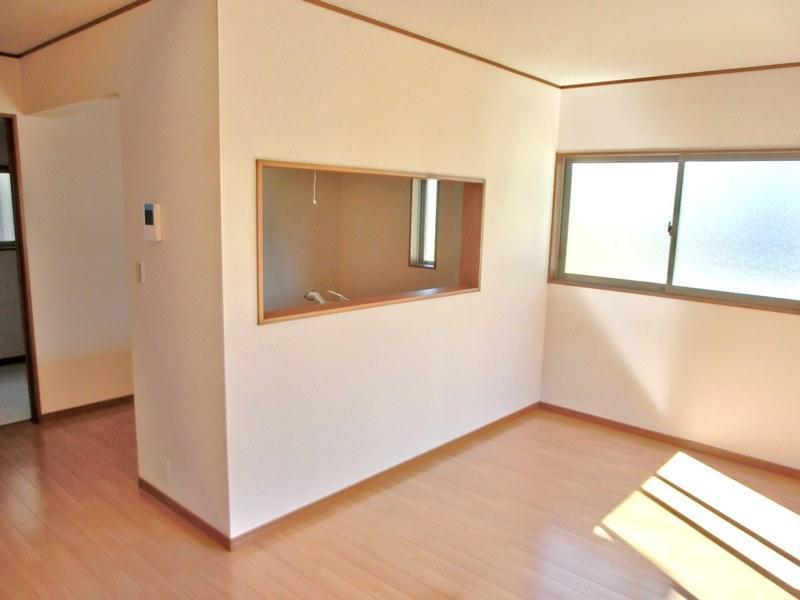 Living. Busy every day, Take your family and communication in face-to-face kitchen. Building 2 Living