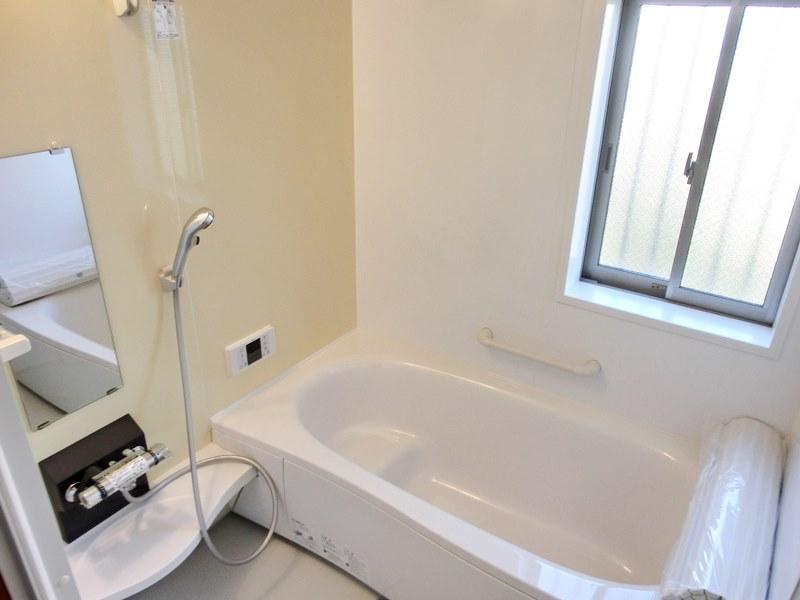 Bathroom. Building 2 system bus room of refreshing impression.