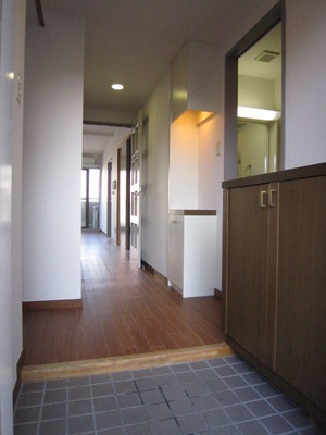 Entrance. Spacious entrance