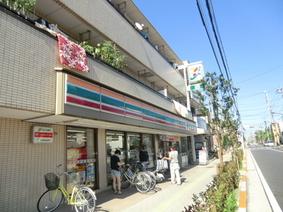 Supermarket. 200m to Seven-Eleven (super)