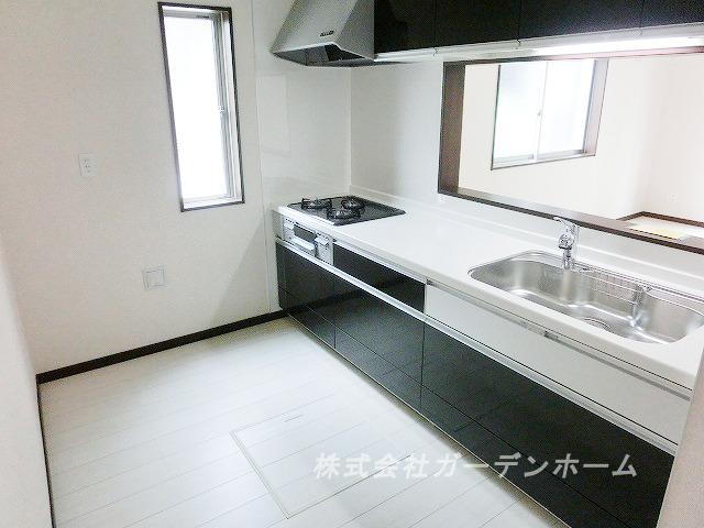 Model house photo. ■ Popular face-to-face system kitchen to wife ■