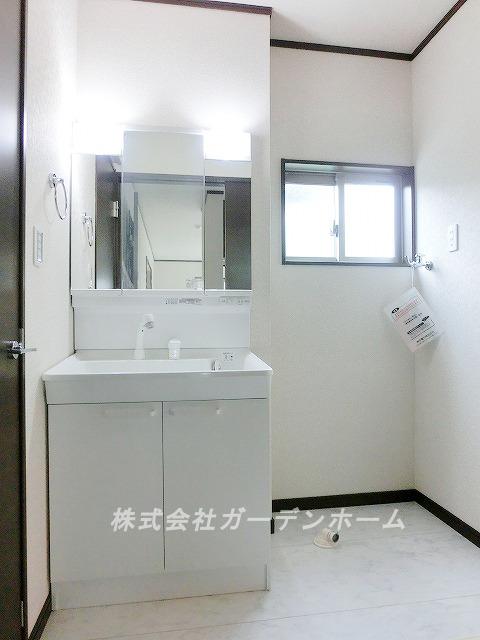 Model house photo. ■ Independent wash basin indispensable for grooming ■