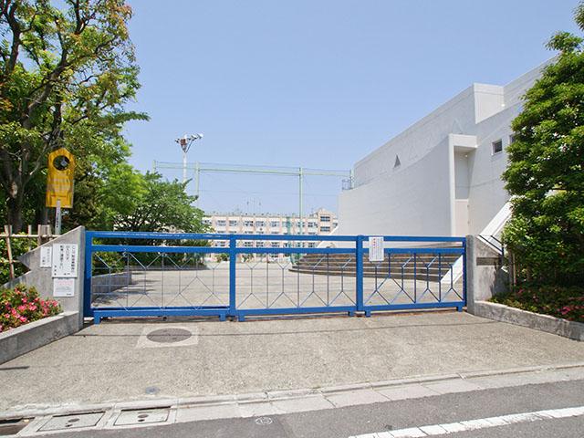 Junior high school. 184m to Adachi Ward Higashiayase Junior High School