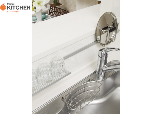 Interior.  [Sink before hanger rail] Convenient multi-holder in the area of ​​the temporary placing and cutting board, such as a pot lid, Prepare a multi-shelf put such as glass. (Model Room Q type)