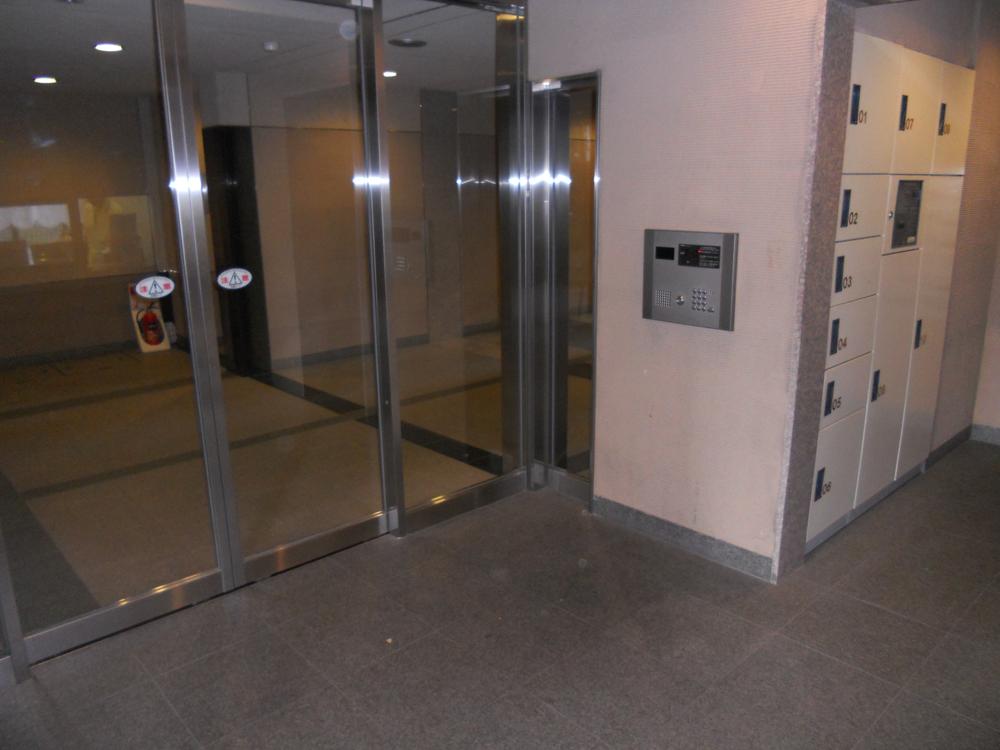 Entrance. Auto-lock with a TV monitor