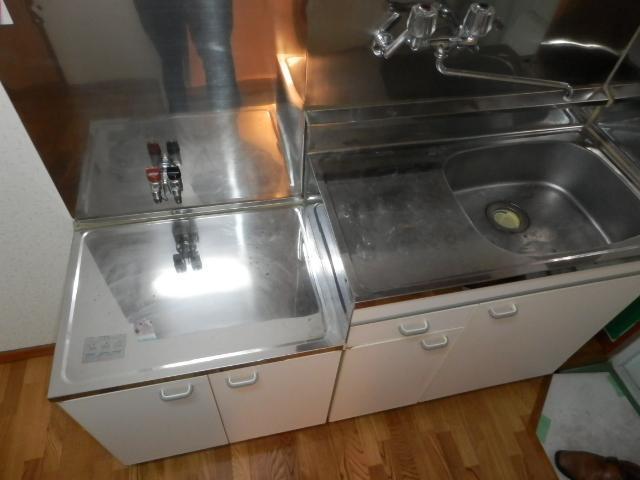 Kitchen. Two-burner gas stove installation Allowed Kitchen