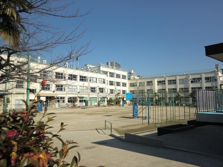 Primary school. Senju to elementary school 230m