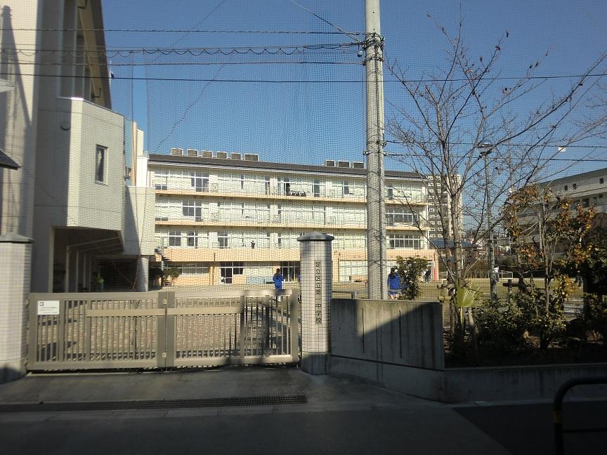 Junior high school. 370m to the first junior high school