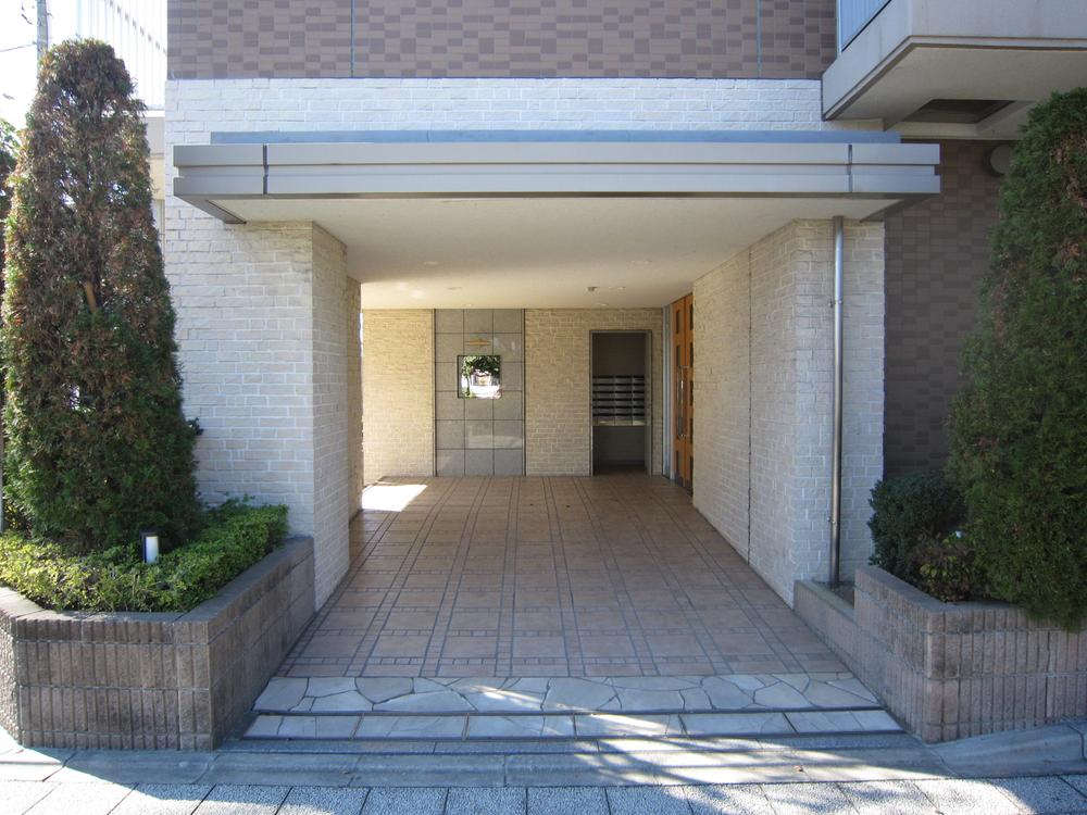 Entrance. Common areas