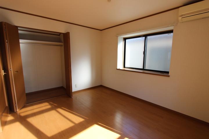 Non-living room. Each room contained a large number (2013 November shooting)