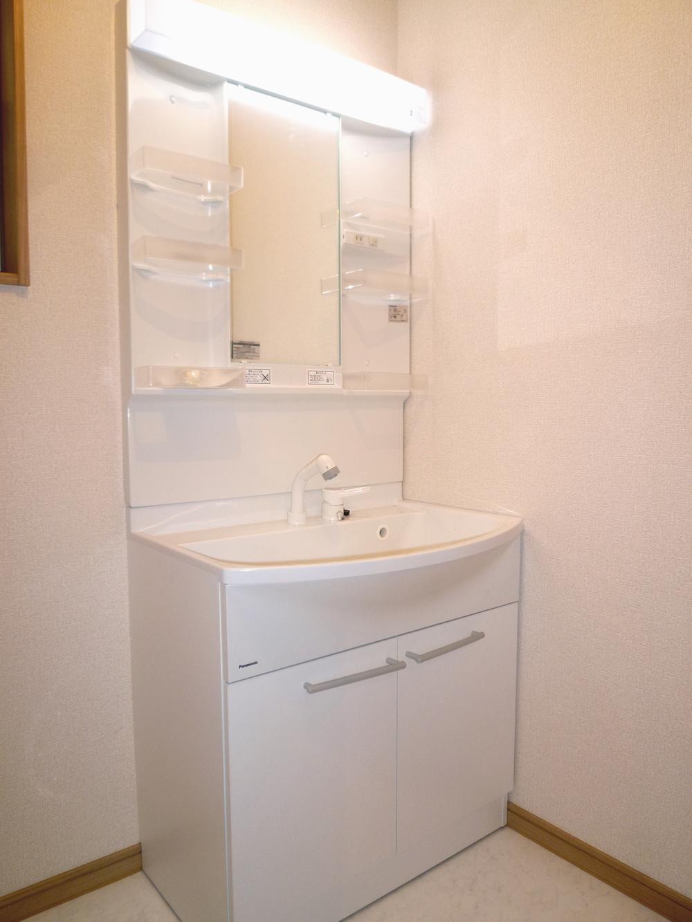 Wash basin, toilet. Vanity (construction cases) cleaning also Easy hand shower + fogging also standard specification