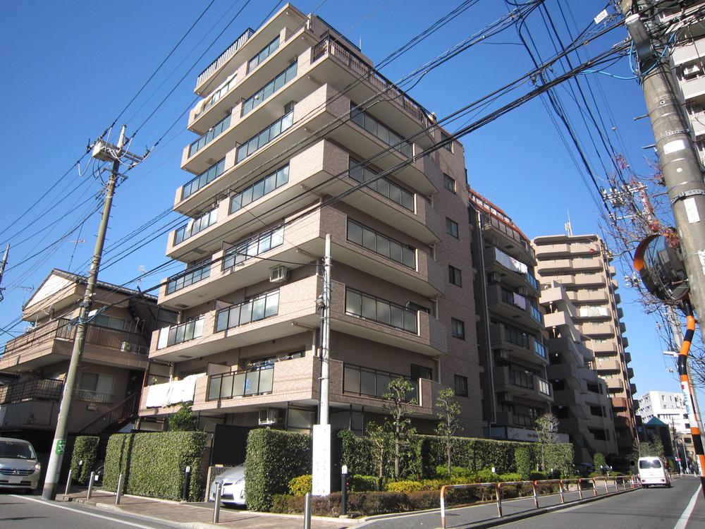 Local appearance photo. Local (12 May 2013) Shooting