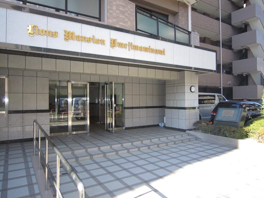 Entrance. Common areas