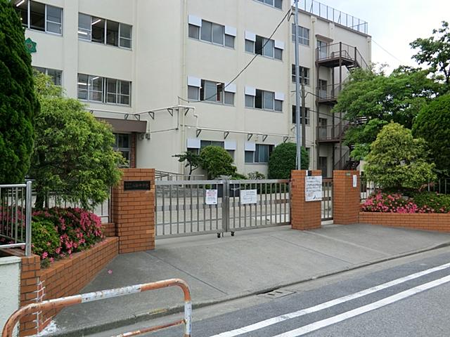 Junior high school. 500m to Adachi Ward Iriya Junior High School