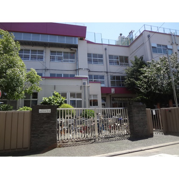 Primary school. 202m to Adachi Ward Kitasan'ya elementary school (elementary school)