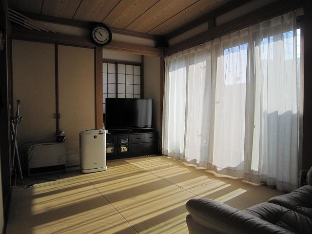 Non-living room. 1F Japanese-style room Yang per good on the south-facing. Indoor (11 May 2013) Shooting