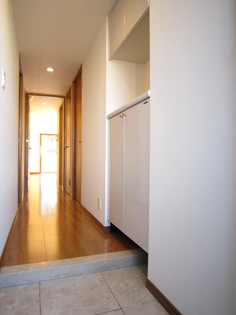 Entrance. Local (12 May 2013) Shooting