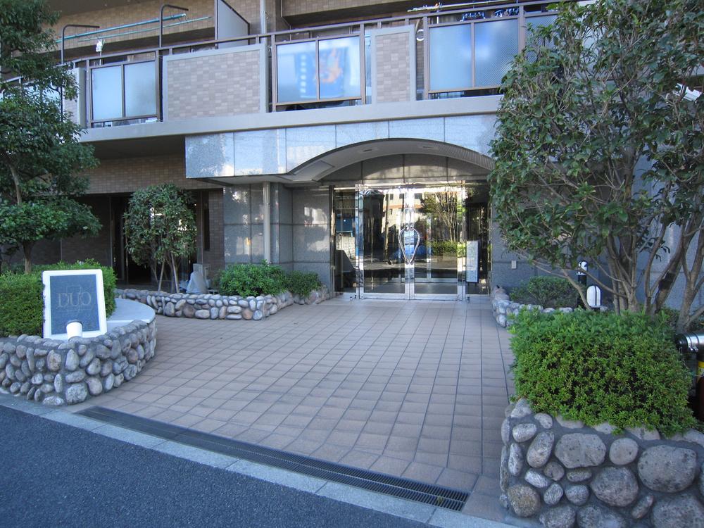 Entrance. Common areas