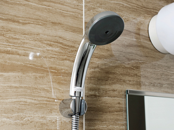 Bathing-wash room.  [Metal tone shower head] The shower faucet is, It has adopted a metal tone shower head of sophisticated design.