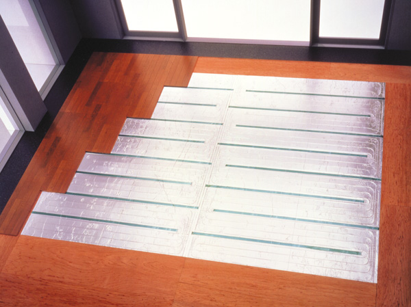 Other.  [TES hot water floor heating] Warm the entire room from the feet, It employs a hot-water floor heating-friendly body. To achieve a comfortable indoor environment. (Same specifications)