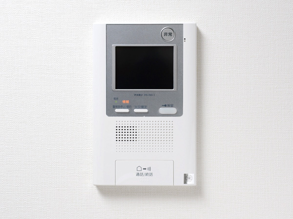 Security.  [Color monitor with a hands-free intercom] living ・ The dining, It established the monitor with intercom you can see the entrance of the visitor in color. (Same specifications)