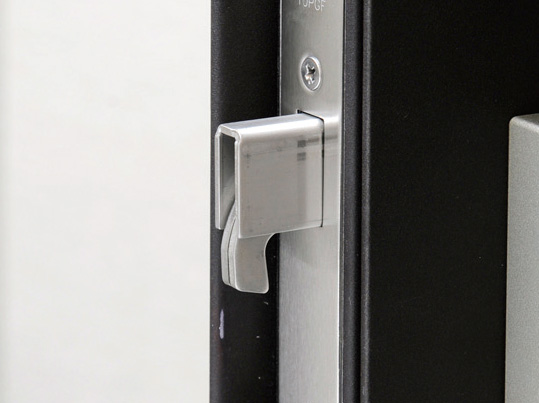 Security.  [Sickle dead bolt lock] Corresponding to the incorrect lock, such as a pry bar by, Adopt a sickle dead bolt lock, We further consideration to safety. (Same specifications)