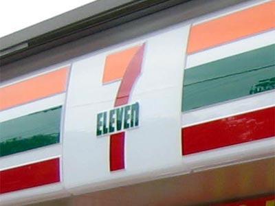 Convenience store. 700m to Seven-Eleven (convenience store)