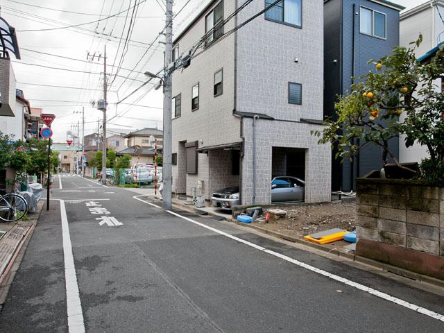 Local photos, including front road. 2013/10