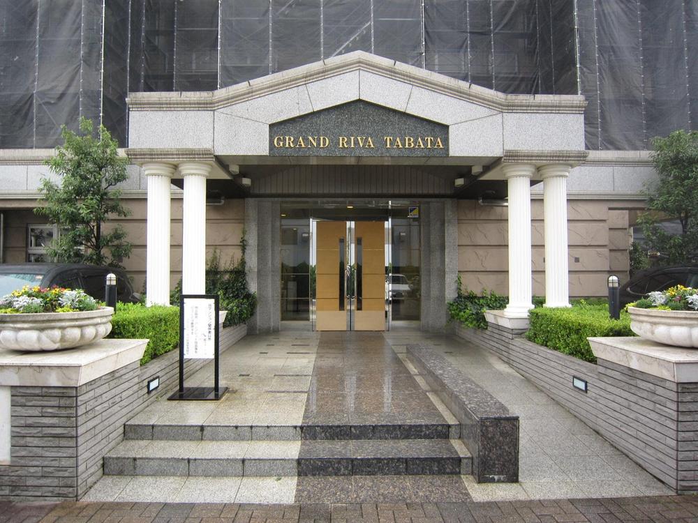 Entrance. Common areas