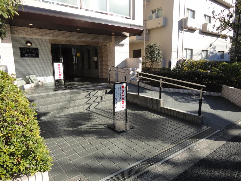 Entrance. Common areas