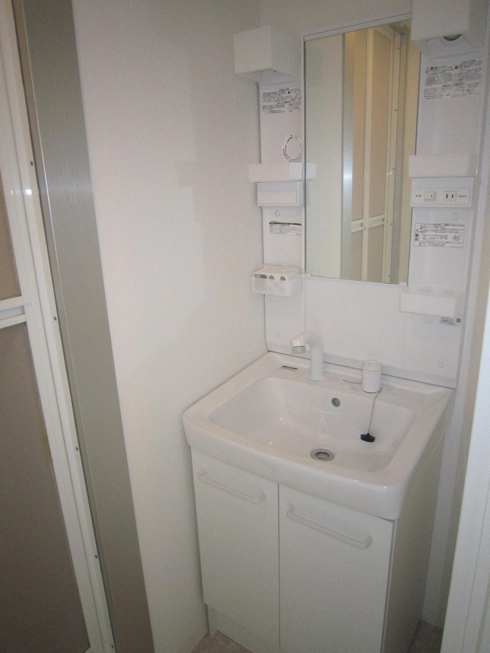 Wash basin, toilet. Indoor (April 2013) Shooting