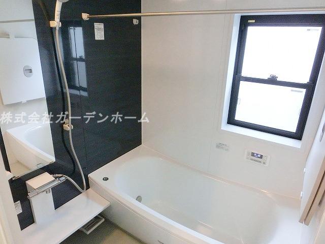 Bathroom. ■ Hitotsubo bus that can stretch even foot ■