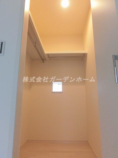 Receipt. ■ Walk-in closet, etc., Glad equipment is enhanced ■