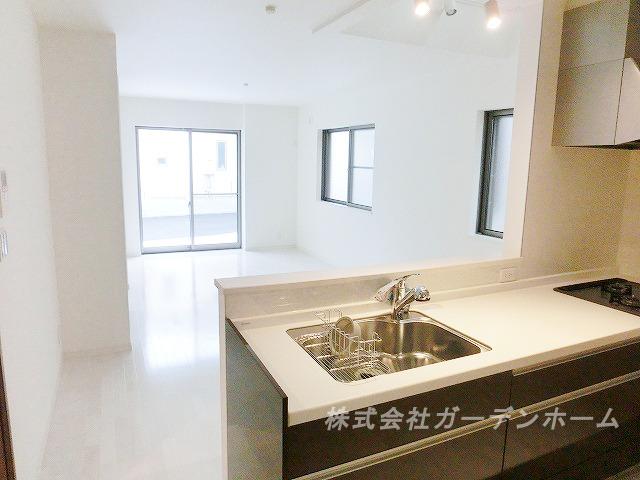 Living. ■ In bright living, You overflowing smile of your family ■