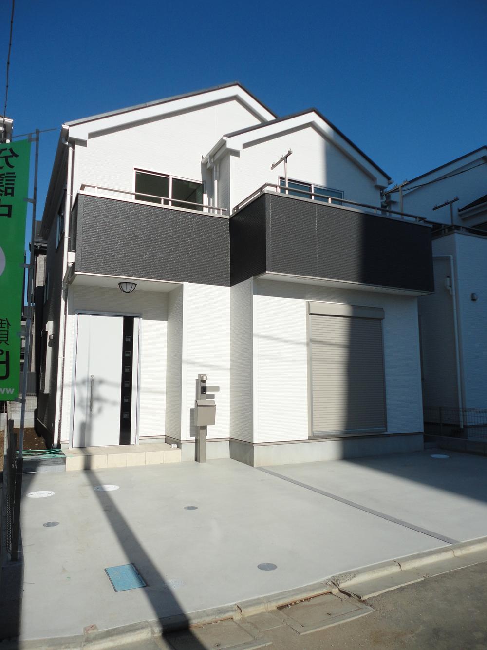 Local appearance photo. Building 2