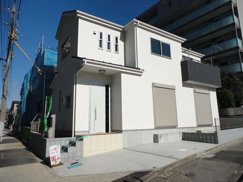 Local appearance photo. 8 Building