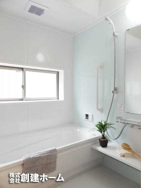 Bathroom. Spacious bath of 1 pyeong size There is also a window, Moisture measures also OK! 