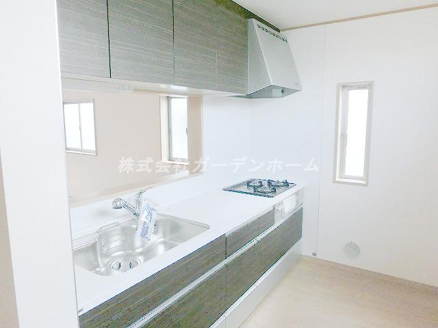 Model house photo. Popular face-to-face kitchen wife Model can be made dishes that drew out Hassle !! arm to carry the dishes !! (model house)