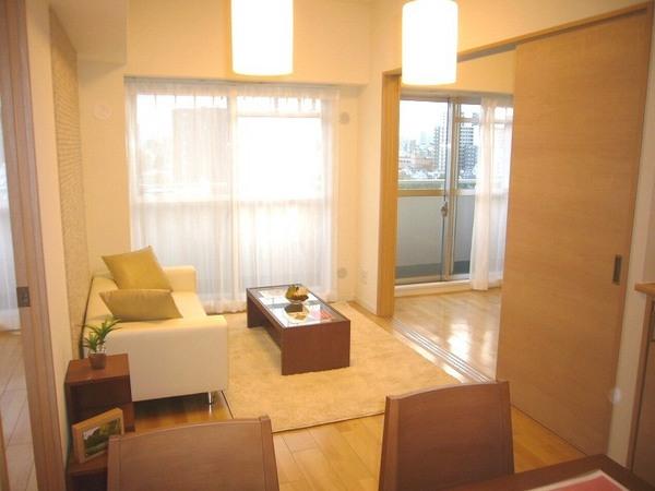 Living. With a sofa set!