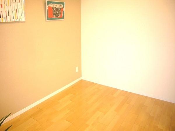 Non-living room. Stylish clock St. Cross use!