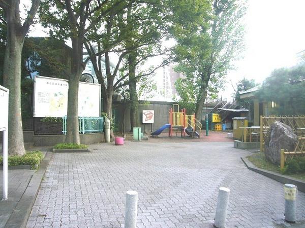 Other. Apartment in front the park!