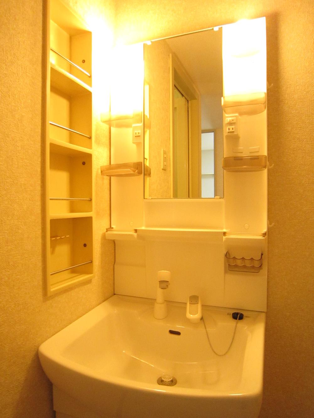 Wash basin, toilet. Room (August 2013) Shooting